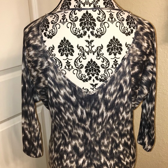Express extra small black-and-white leopard shirt - Picture 3 of 4